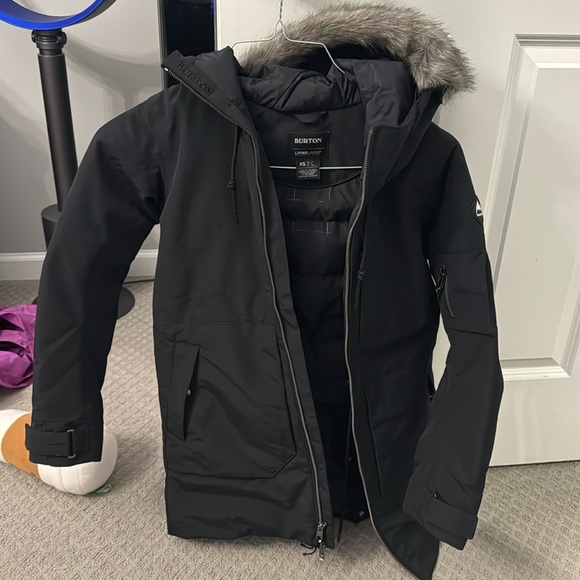 NWOT Burton Saxton Parka size XS black